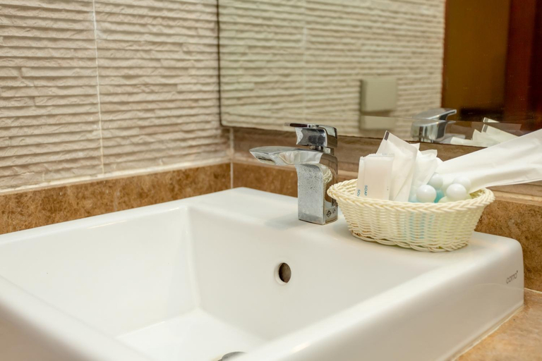 Bathroom 4, Honey Inn, Pattaya