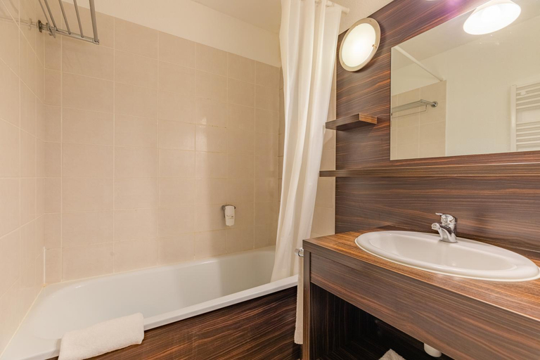 Bathroom 4, Appart'City Classic Genève - Gaillard, Haute-Savoie