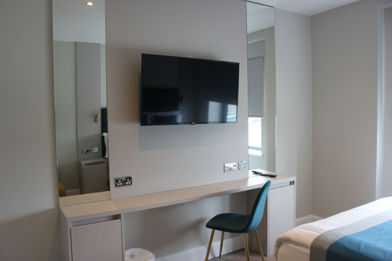 Bedroom 2, Victoria Studios, London