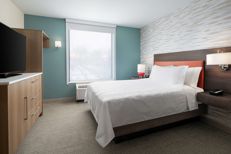Bedroom 3, Home2 Suites by Hilton Des Moines at Drake University, Polk