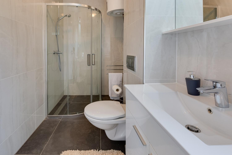 Shower 5, Villa Stjepanovic, Starigrad
