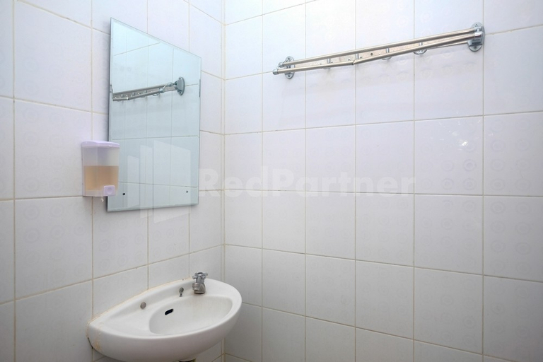 Bathroom 16