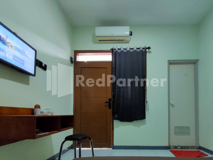 Bedroom 2, Saijaan Guesthouse UNEJ RedPartner, Jember