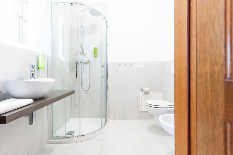 Bathroom 4, Hotel Regina, Venezia