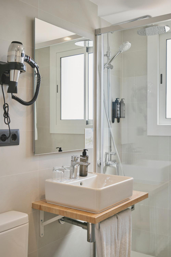 Bathroom 4, Tres Torres Atiram Hotel, Barcelona