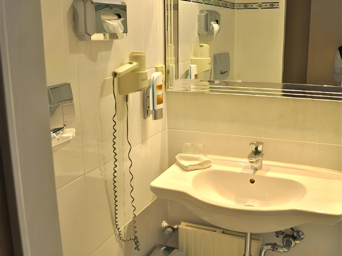 Bathroom 19
