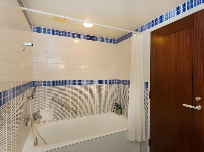 Bathroom 16