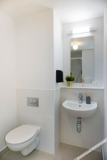 Bathroom 3, Grangegorman House, Dublin