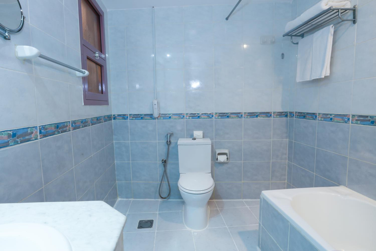 Bathroom 4, Fortune Pearl Hotel, Dubai