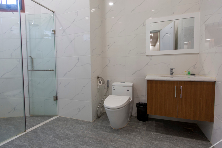 Bathroom 4, Hoang Hung Hotel, Di An