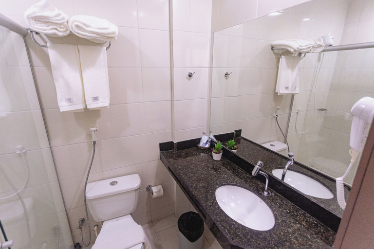 Bathroom 5, Arrey Gran Hotel, Teresina