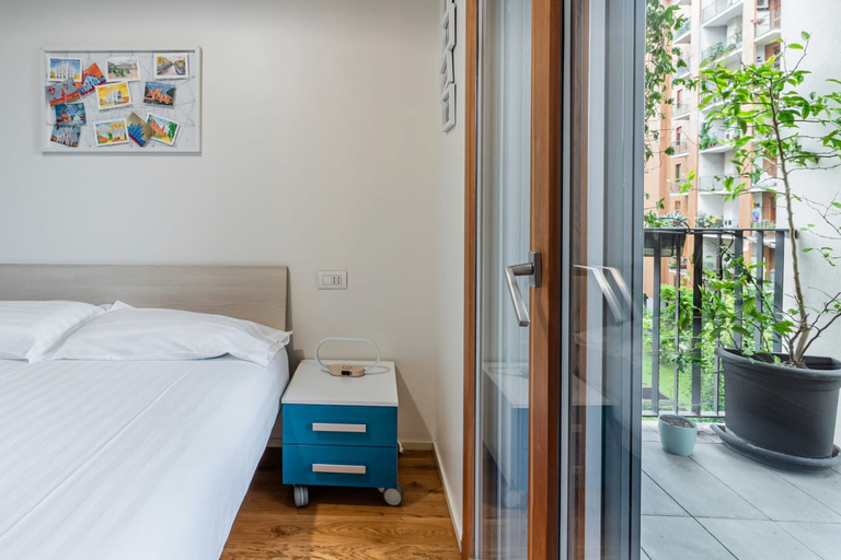 Bedroom 4, Stylish Apartment With Terrace and Swimming Pool, Milano