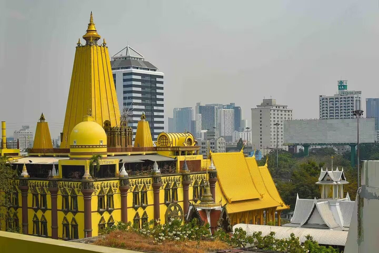 Others 5, Petch Tower Ekkamai, Wattana