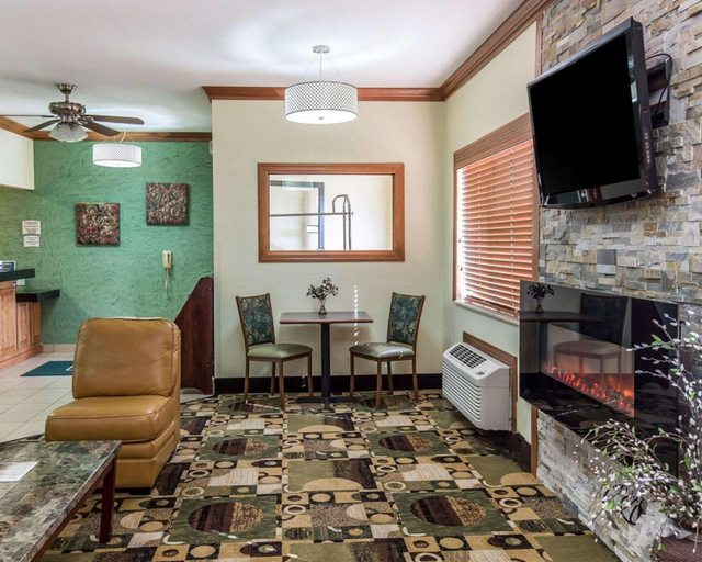 Public Area 2, Quality Inn at Collins Road - Cedar Rapids, Linn