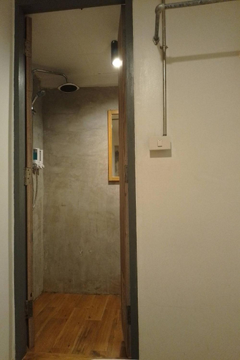 Bathroom 4, ORA Hostel Bangkok, Phaya Thai