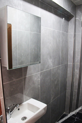 Bathroom 5, Hamzabey Hotel, Fatih