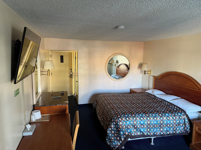 Bedroom 3, Fiesta Inn- Bell Gardens/ Los Angeles, Los Angeles