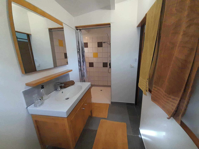 Bathroom 5, Fare Arana Moorea Guesthouse