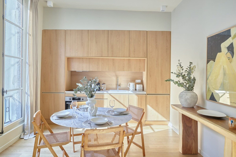 Dining 2, Sublim et new Apartment Place des Vosges, Paris