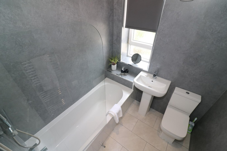 Bathroom, Newbattle House Airdrie, North Lanarkshire