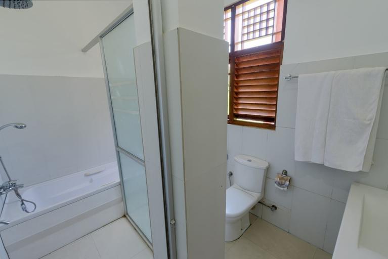 Bathroom 5, Hotel Sobana Lake Front, Sevanagala