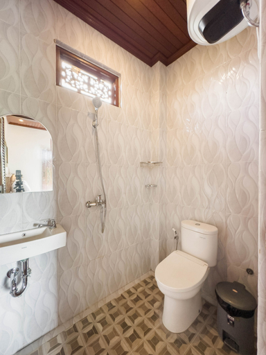 Bathroom 3, Tiara Guest House Ubud, Gianyar