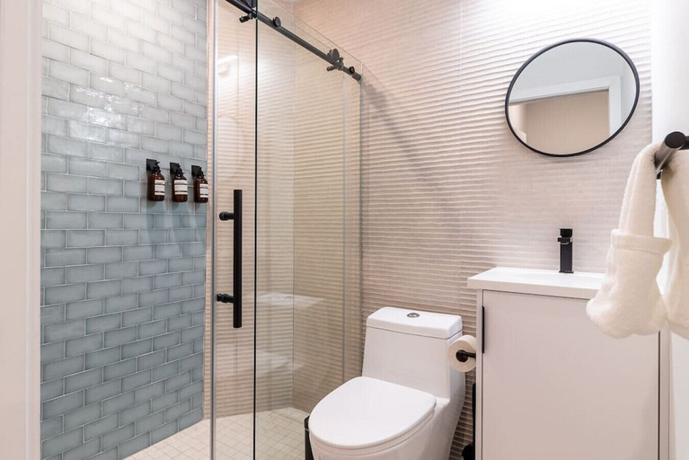 Bathroom, Thena Hotel - Beautiful 1 Bedroom, Philadelphia