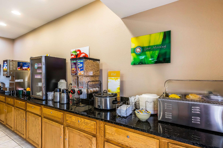 Food & Drinks 4, Quality Inn & Suites Chesterfield Village, Greene