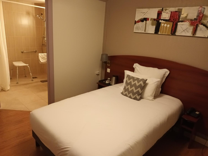Bedroom 2, Hôtel des Arcades de Cachan - Grand Paris Sud, Val-de-Marne