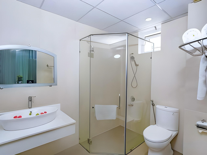 Bathroom, Perfect Long Stay Hotel Da Nang Beach, Da Nang