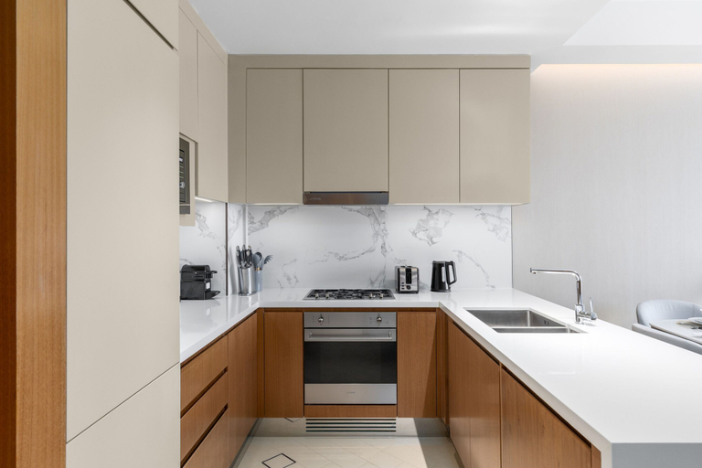 Room 4, Luxury Apt w Spectacular Burj Khalifa Views, Dubai