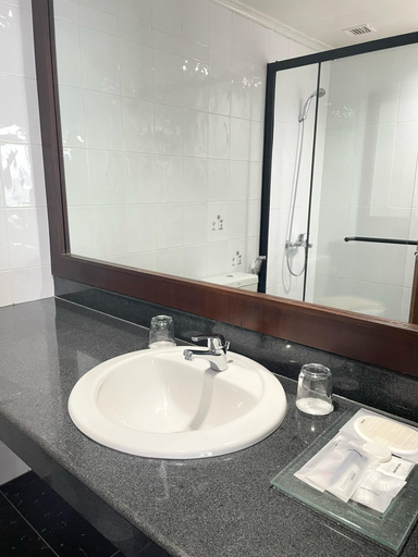 Bathroom 4