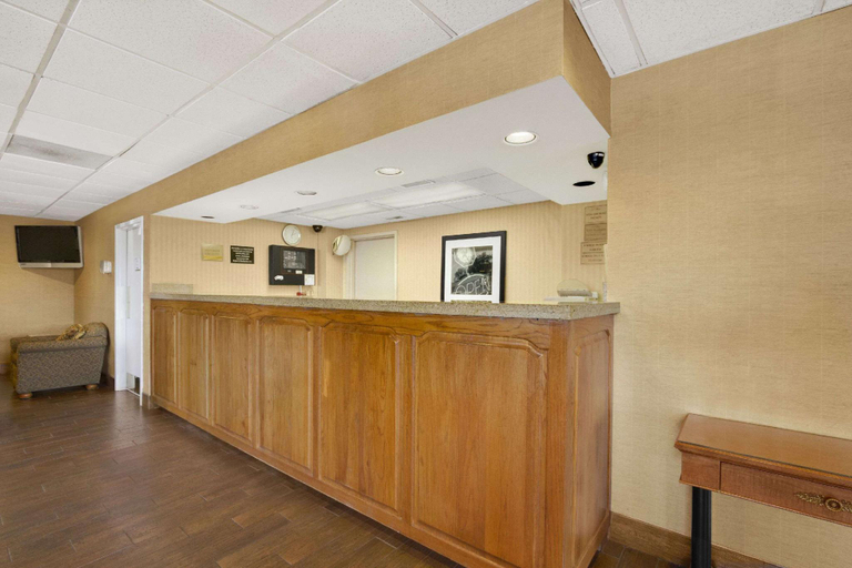 Public Area 2, Super 8 by Wyndham Oxford, Calhoun