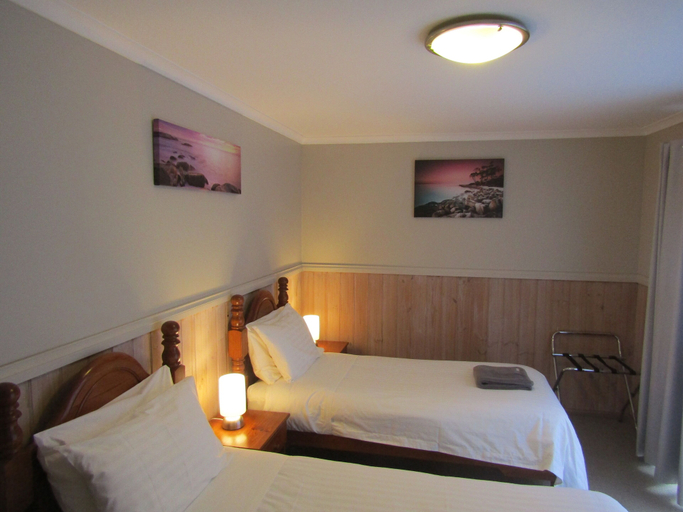 Bedroom 2, The Crays Accommodation, West Coast