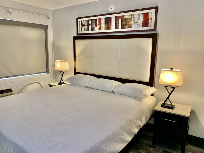 Bedroom 2, Rodeway Inn Midland South, Midland