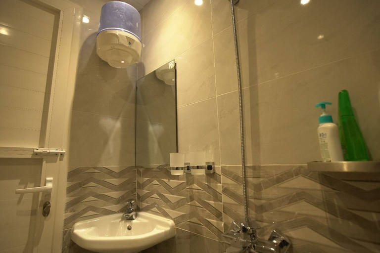 Bathroom, Luxury Premium Desert Camp Deluxe Room, Dubai
