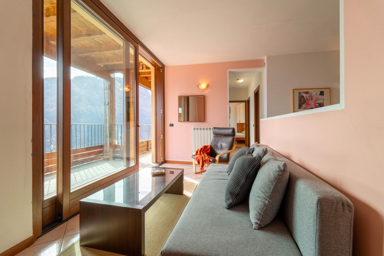 Room 4, Willow Apartment With Lakeview by Wonderful Italy, Como