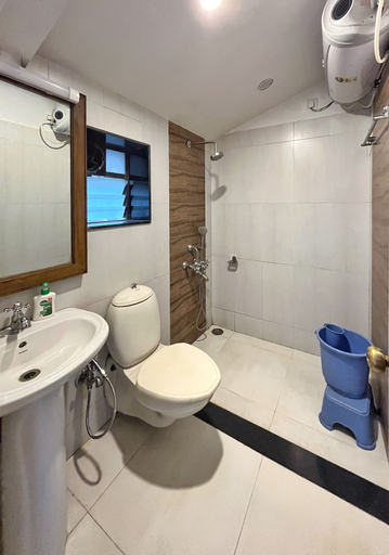 Bathroom 3, Amore Villa, Satara