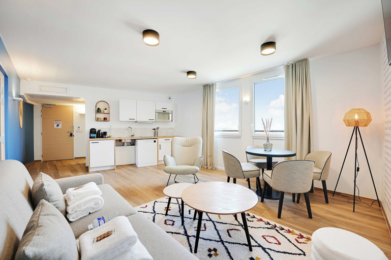 Living area 4, Charming Flat With Rooftop - 1br/4p- Vanves/parc, Hauts-de-Seine