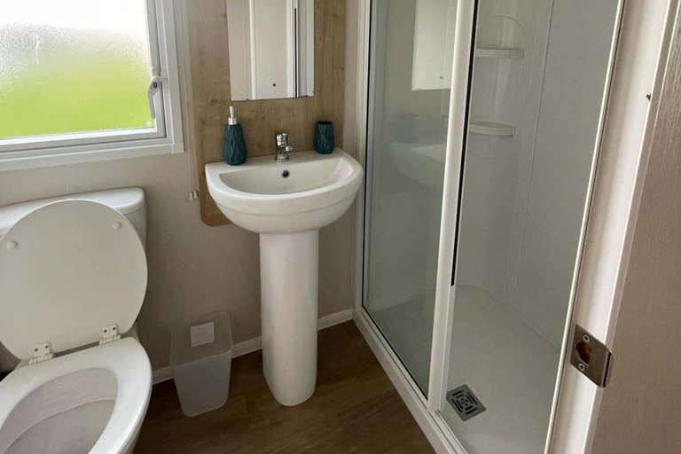 Bathroom 2, Morecambe sea Side Caravan Retreat, Lancashire