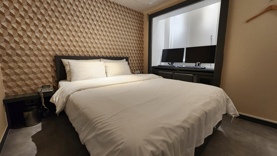 Bedroom 2, Sinchon Lets stay, Seodaemun