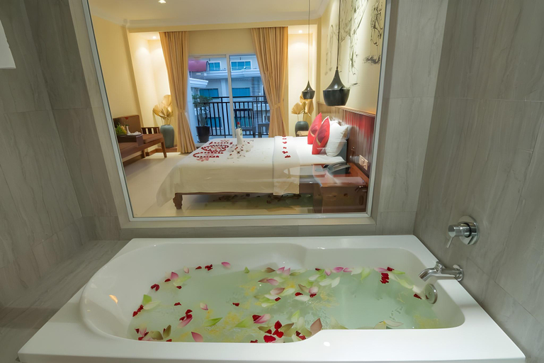 Bathroom 5, Baitong Heritage Hotel, Siem Reap