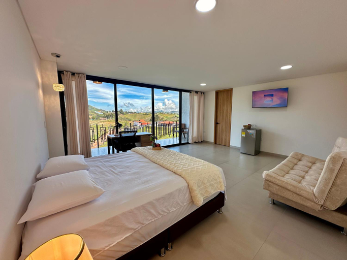 Others 4, Casa Fenix, Marinilla