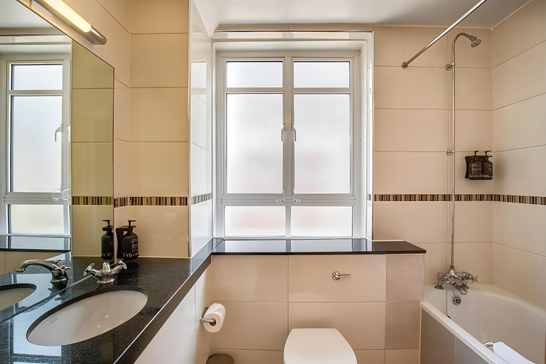 Bathroom 4, Tavistock Hotel, London