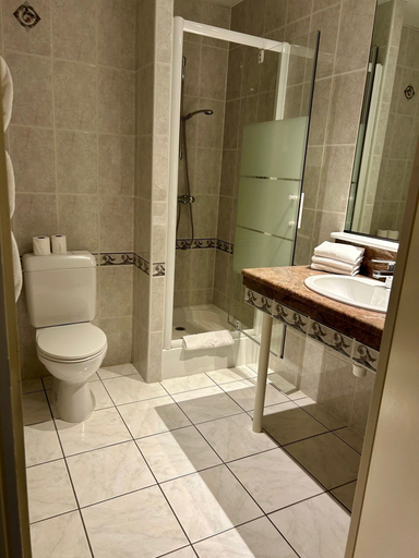 Bathroom 4, Hotel Marguerite, Côtes-d'Armor