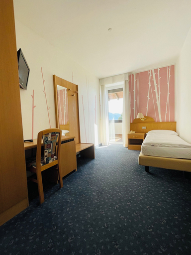 Bedroom 3, Enrosadira, Trento