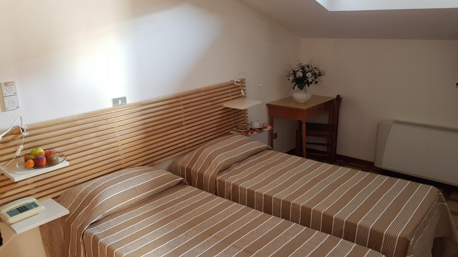 Bedroom 4, Albergo Natucci, Pistoia