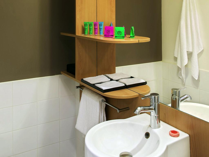 Bathroom 17
