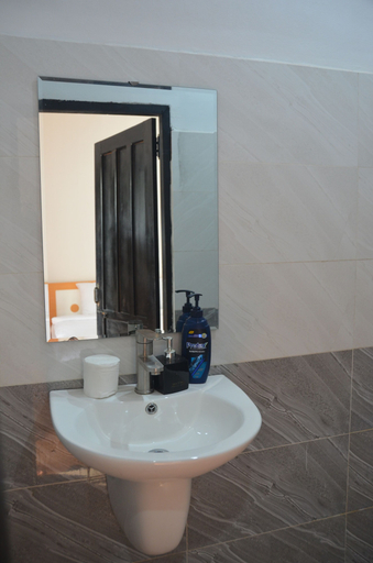 Bathroom 4, Apatuxay Vientiane Hotel & Apartment, Vientiane