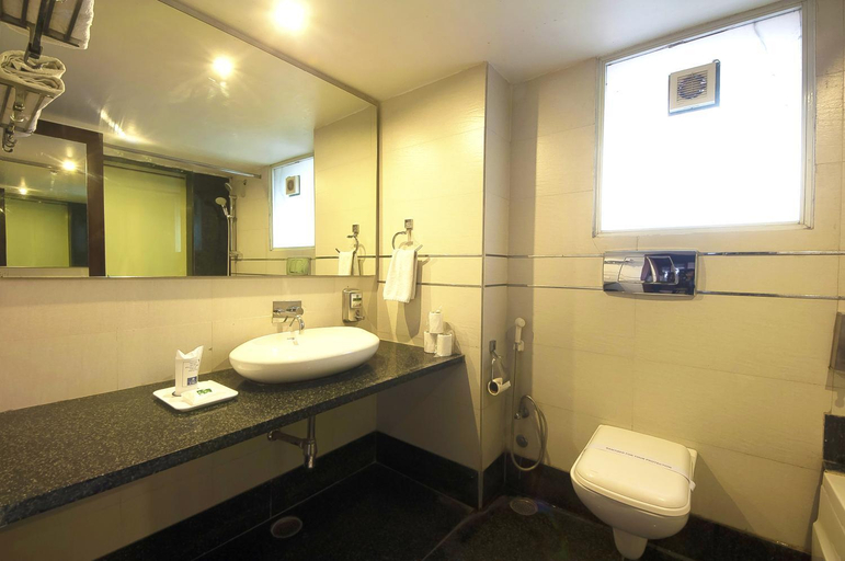 Bathroom 3, Hotel Le Roi, Delhi